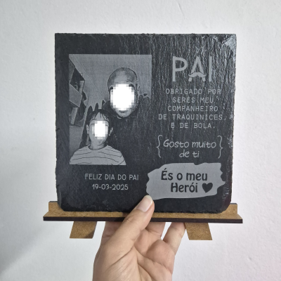 Placa de ardósia com fotografia e texto para o dia do pai