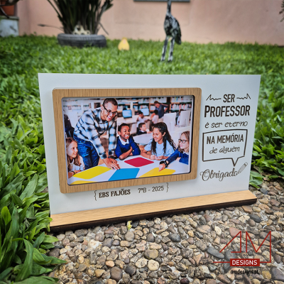 Moldura personalizada de madeira com foto e mensagem para professor