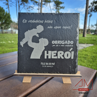 Placa decorativa de ardósia preta para o Dia do Pai com texto e imagem gravados