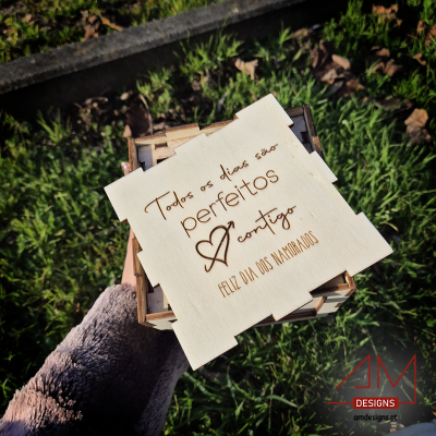 Caixa de madeira com mensagem gravada para o Dia dos Namorados