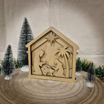 Figura decorativa presépio de madeira com árvores de Natal pequenas