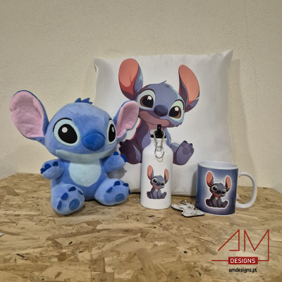 Peluches e lembranças do Stitch em madeira