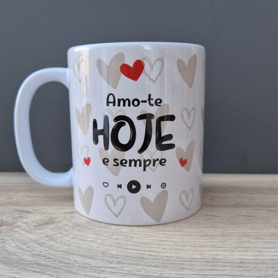 Caneca branca com corações e texto Amo-te HOJE e sempre