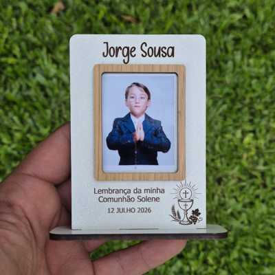 Porta-retrato para comunhão com foto de menino e texto personalizado