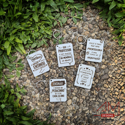 Chaveiros com frases sobre professores sobre pedras com relva