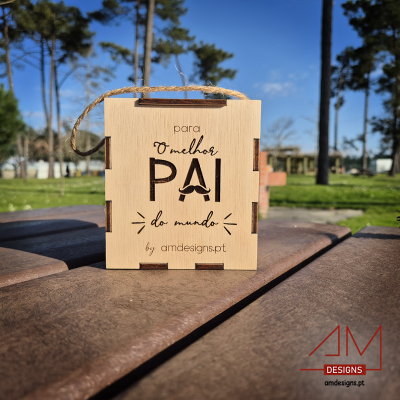 Caixa decorativa em madeira com texto gravado para o melhor pai do mundo