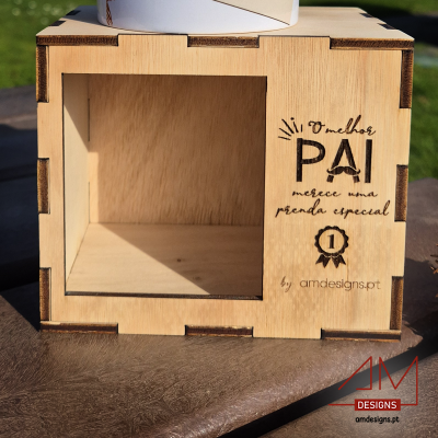 Caixa decorativa de madeira com texto gravado para o dia do pai