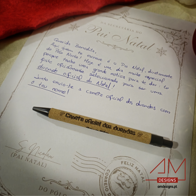 Carta natalícia com texto manuscrito e caneta oficial dos duendes