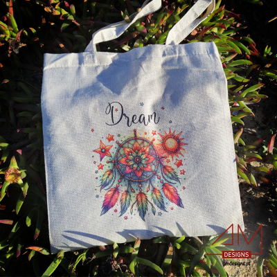 Saco de tecido branco com estampa colorida e a palavra Dream