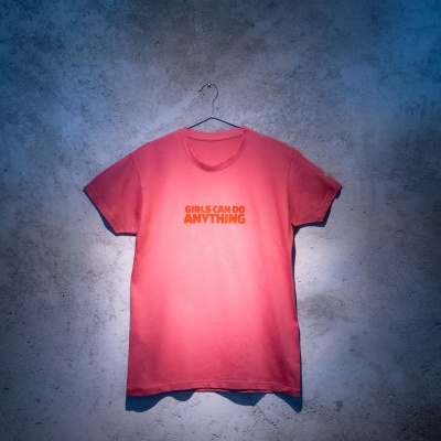 T-shirt Girls can do anything