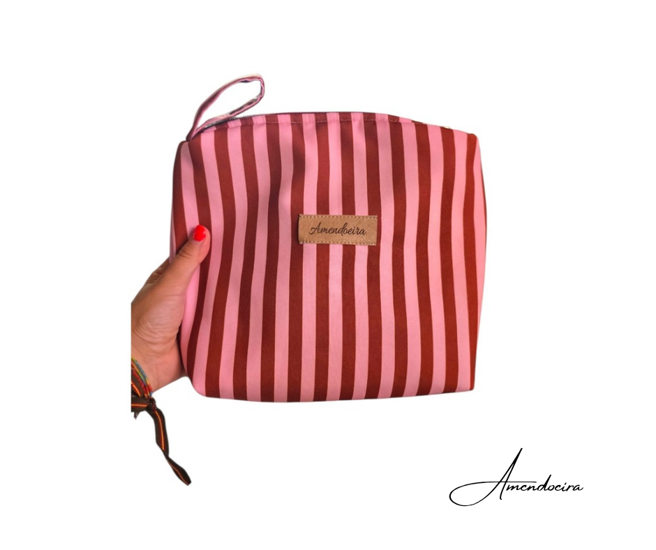 Lancheira/ Bolsa térmica - Riscas rosa e castanho Necessaire rosa e vermelho às riscas com etiqueta Amendoeira