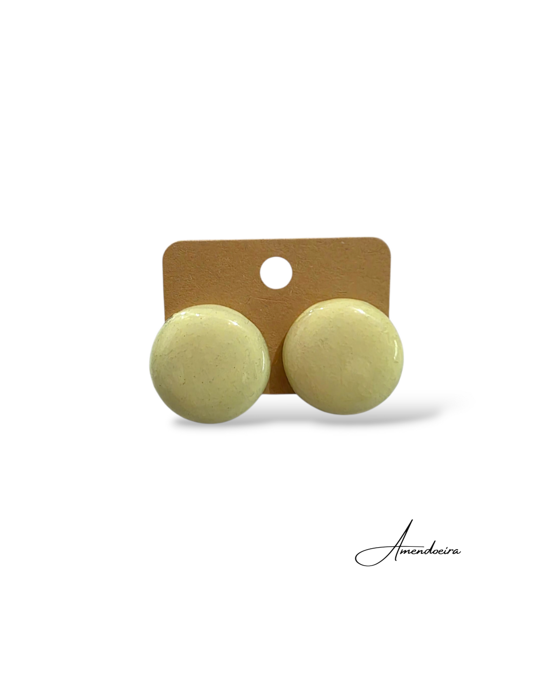 Brincos Bilbau - Simple Baunilha Brincos redondos creme com base de cartão castanho e marca Amendoeira
