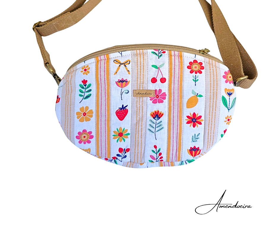Bolsa Milan - Frutas e flores Bolsa tiracolo com padrão floral e frutas coloridas