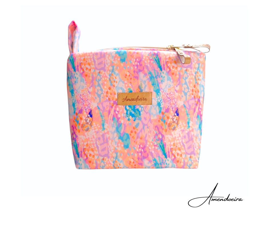 Lancheira/ Bolsa térmica - Summer colors Necessaire colorida com padrão abstrato e etiqueta Amendoeira