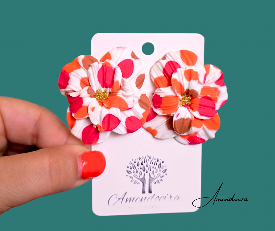 Brincos Santorini - Rosa laranja taupe Brincos floridos coloridos em carteira Amendoeira Acessórios