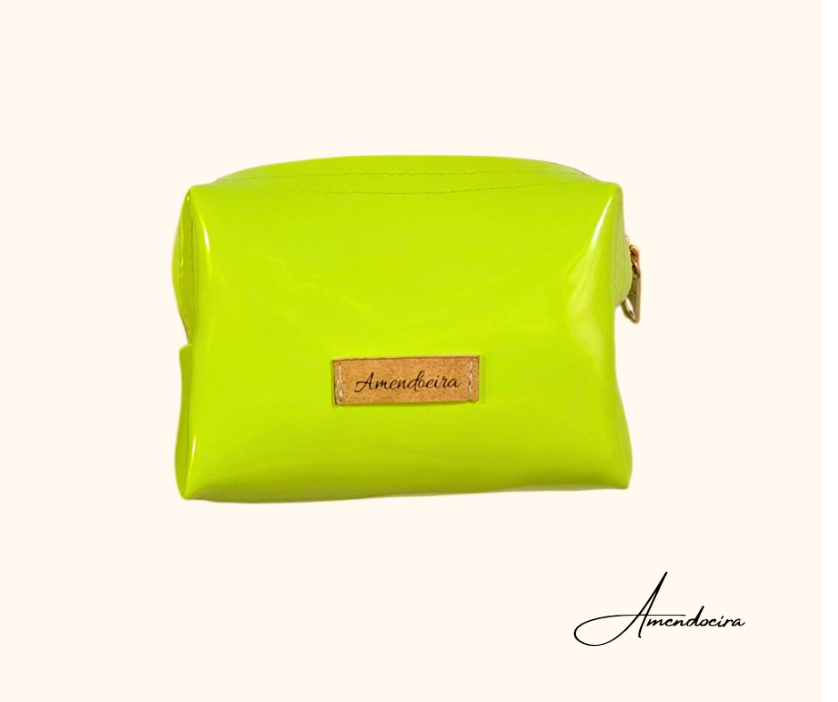 Bolsa Atenas - Verde alface Bolsa de maquilhagem verde limão com etiqueta Amendoeira