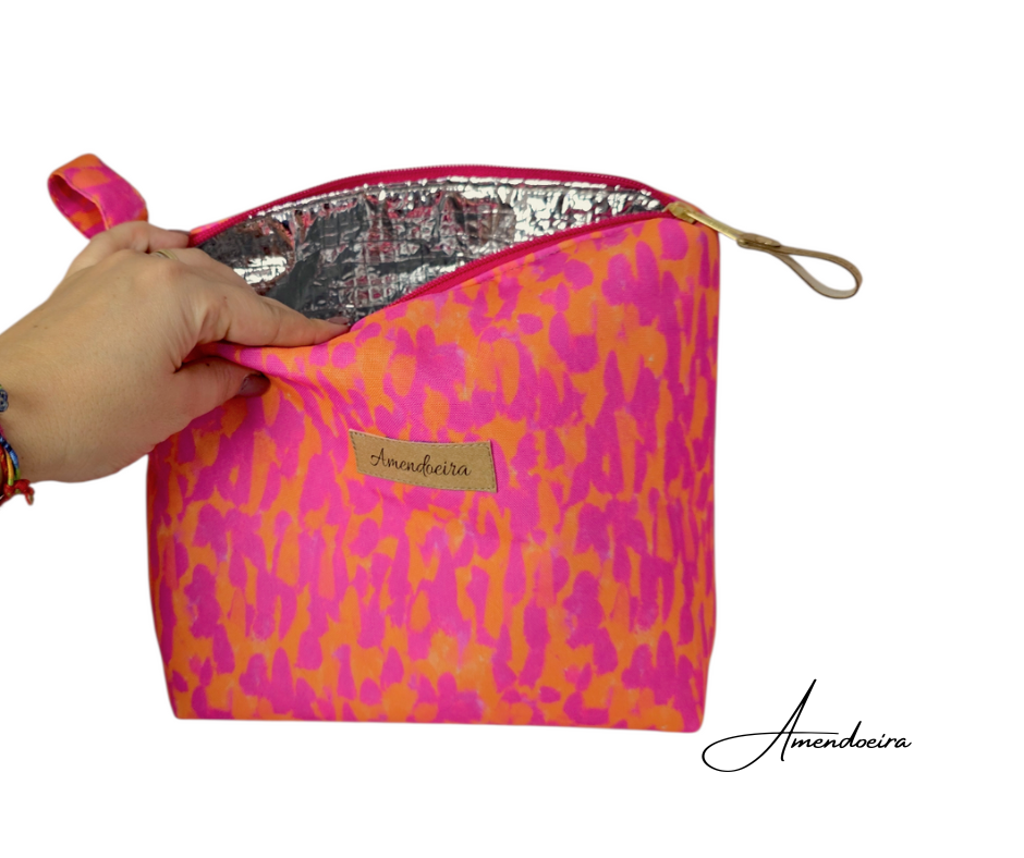 Lancheira/ Bolsa térmica- Orange in pink Bolsa térmica rosa e laranja com fecho de correr e interior prateado