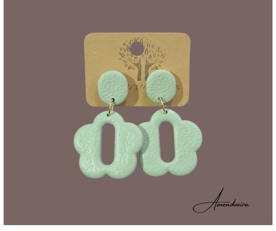 Brincos Pétola de Aurora- Verde água claro Brincos verdes-água com formato oval e flor em cartão castanho com símbolo de árvore
