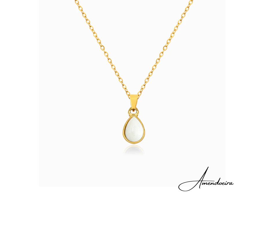 Colar gota - Ágata branca Colar dourado com pendente gota branca