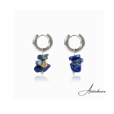 Brincos prateados com pedras azuis e pérolas
