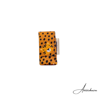 estojo tecido castanho bolas pretas tigre