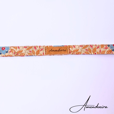 Fita têxtil decorativa com etiqueta 'Amendoeira'