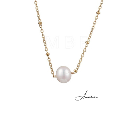 Colar dourado com pérola branca central