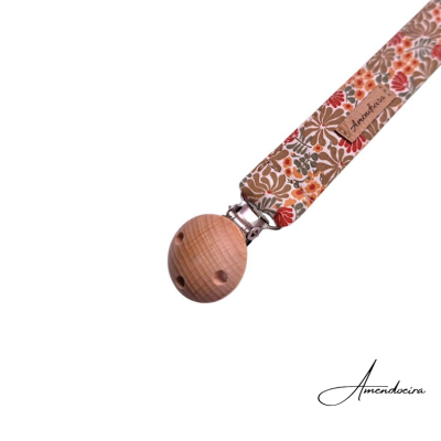Prendedor de chupetas com clip de madeira e fita floral colorida