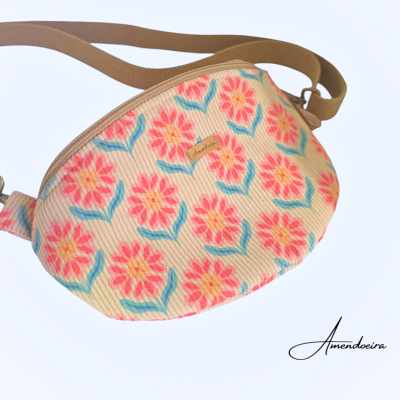 Bolsa pochete floral em tecido com alça bege