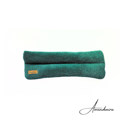 Faixa de tecido verde de microfibra com etiqueta Amendoeira