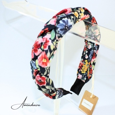 Aro de cabelo floral em tecido com etiqueta castanha