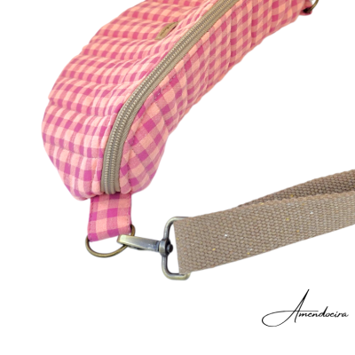 Bolsa rosa xadrez acolchoada com fecho e alça bege