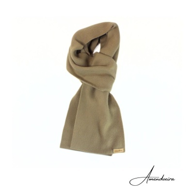 Cachecol bege com etiqueta Amendoeira