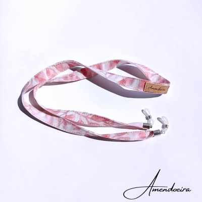 Cordão para óculos rosa e branco com etiqueta Amendoeira