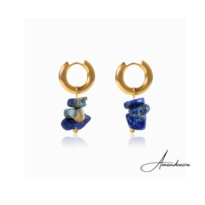 Brincos dourados com pedras azuis pendentes