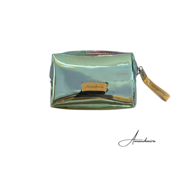 Estojo retangular prateado metálico com etiqueta Amendoeira