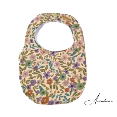 Babete impermeável e com tecido 100% algodão para bebé