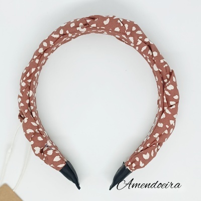 Arco de cabelo rosa com manchas brancas e pontas pretas