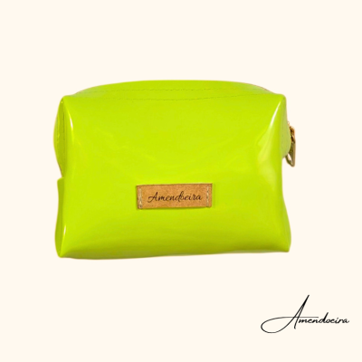 Bolsa de maquilhagem verde limão com etiqueta Amendoeira