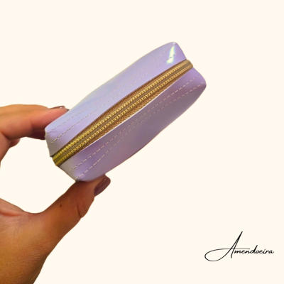 Carteira pequena lilás brilhante com fecho de correr dourado
