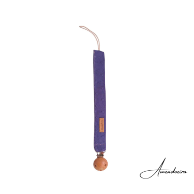 Prendedor de chupeta roxo com clip de madeira e etiqueta de couro Amendoeira