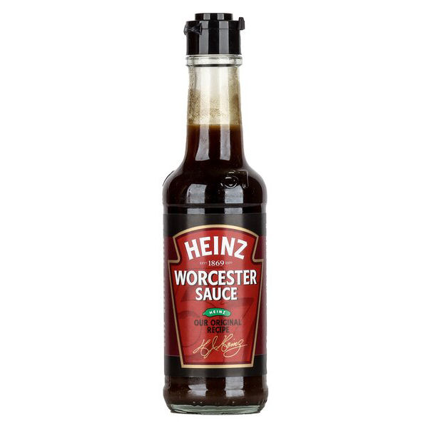 Molho de Salsa Picante Garrafa de vidro de molho Worcester Heinz com rótulo vermelho e tampa preta.