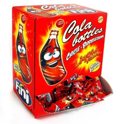 Caixa vermelha com doces Cola bottles da Fini