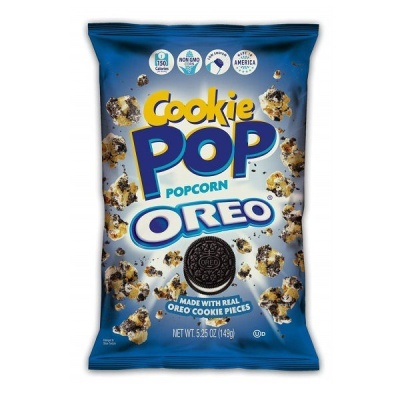 Pacote azul de pipocas Cookie Pop Popcorn Oreo com pedaços de bolacha Oreo