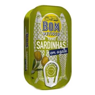 Lata verde de sardinhas em azeite da marca BOM PETISCO com imagens de sardinhas e azeitonas