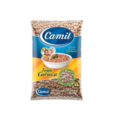 Pacote de feijão carioca Camil 1kg com cores azul e amarelo