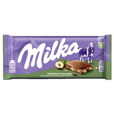 Barra de chocolate Milka com avelãs troceadas em embalagem roxa e verde