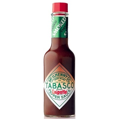 Garrafa de vidro com molho Tabasco Chipotle com tampa vermelha