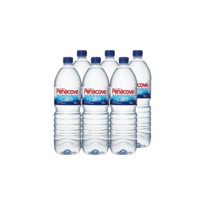 Seis garrafas de água mineral Penacova 1.5L empilhadas