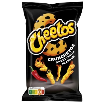 Pacote preto de snacks Cheetos Crunchitos com sabor Sweet Chili e Nutri-Score
